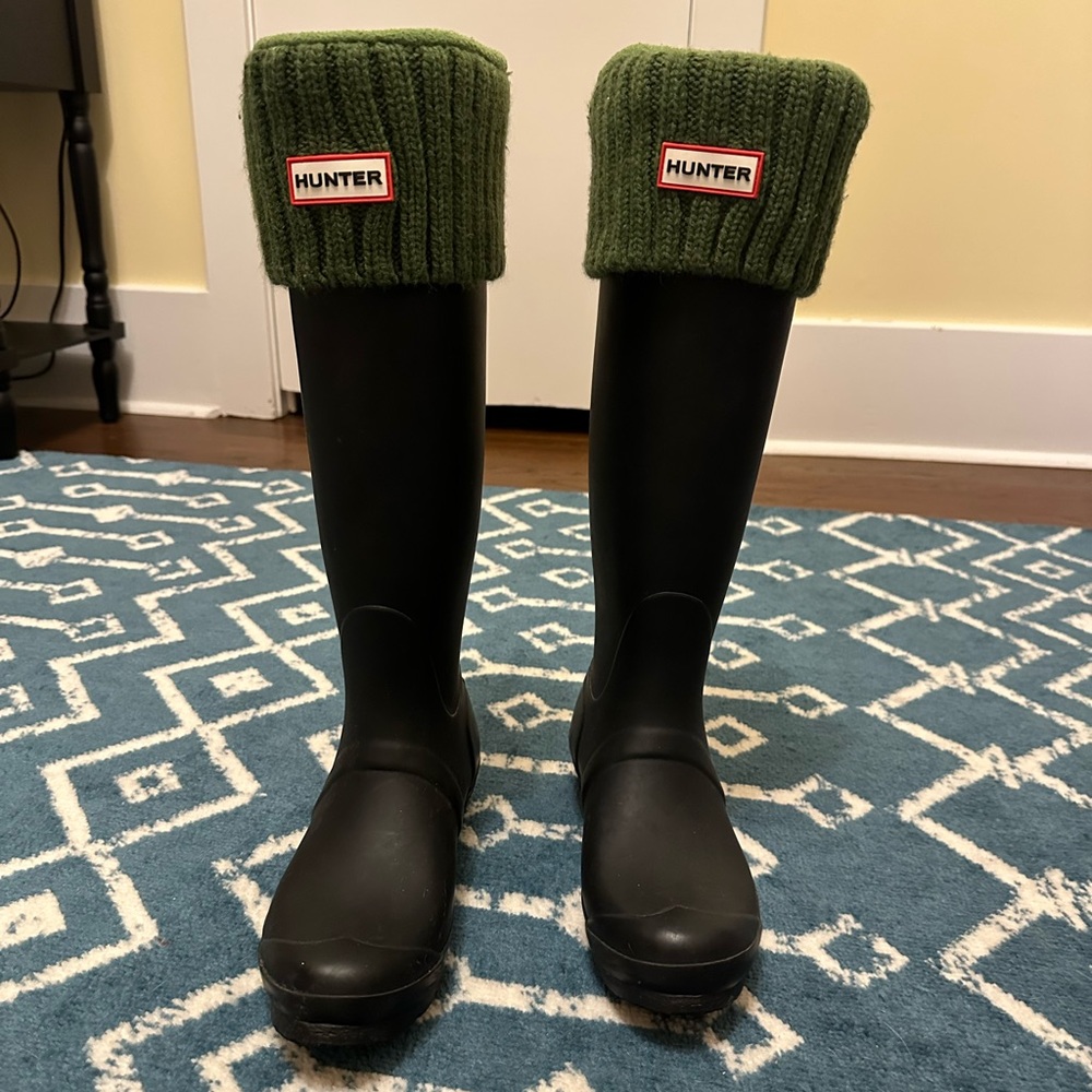 Classic style Hunter rain boots with fleece boot liners